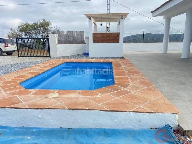 Foto 9ea5dc1e-b5e8-425d-8b05-d6e91cb44404. Masia amb piscina a Cútar