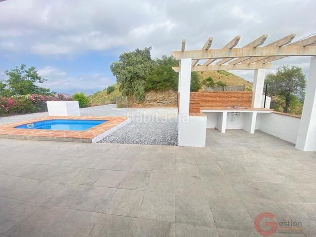 Foto c20a5e47-cf99-4c83-885d-fff9f651cc91. Masia amb piscina a Cútar