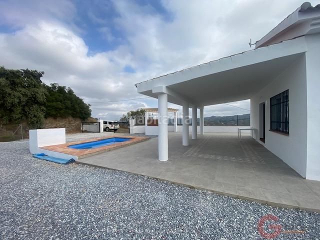 Foto e1282ea3-68d4-449b-988c-0f9ab359de75. Masia amb piscina a Cútar