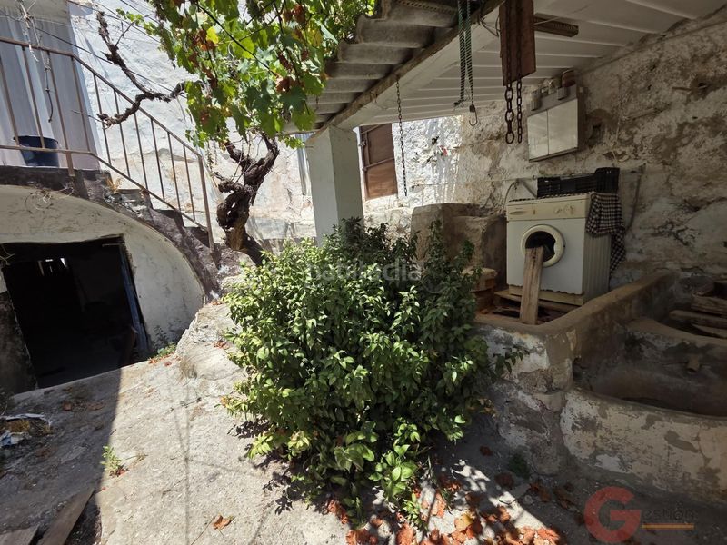Foto 1ceecf98-5028-41f7-94db-ff7fe364c9f0. Casa amb aparcament a Ítrabo