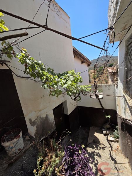 Foto 1f549469-eb90-46ea-8cf8-3af620953d0d. Casa amb aparcament a Ítrabo
