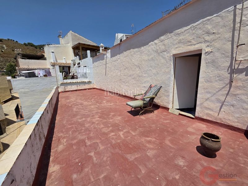 Foto 27f1341f-d00c-4d1a-ab2d-cfd5c9bce414. Casa amb aparcament a Ítrabo