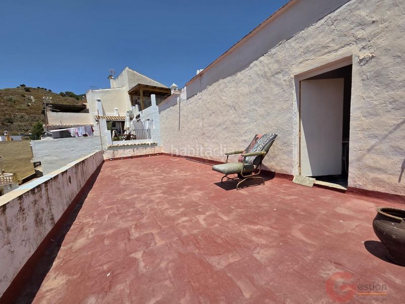 Foto 4b8139f9-aa74-4e14-a0e8-c8e3f3c74072. Casa amb aparcament a Ítrabo