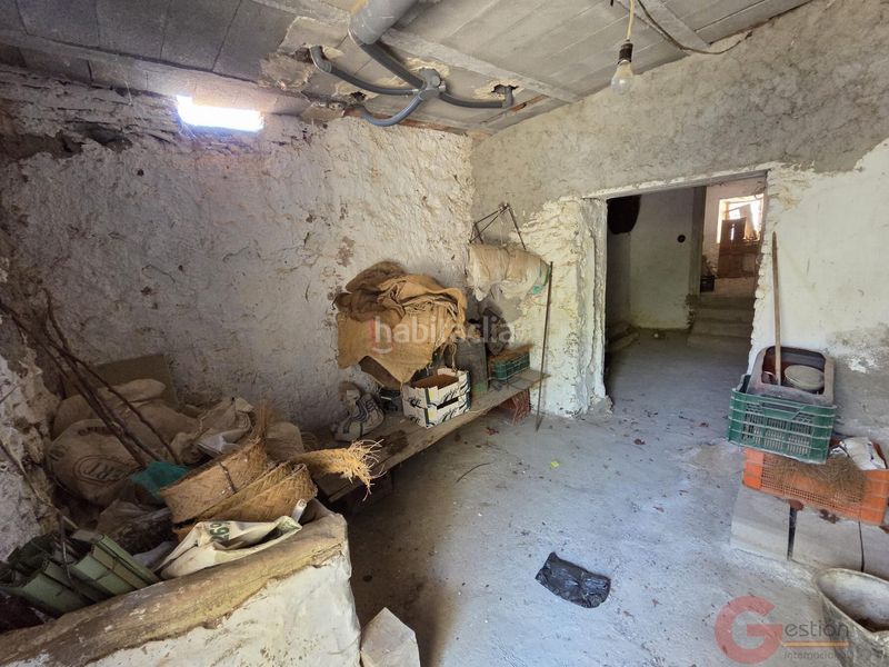 Foto a215bd56-80f5-4b56-bf93-8d0148db3353. Casa amb aparcament a Ítrabo
