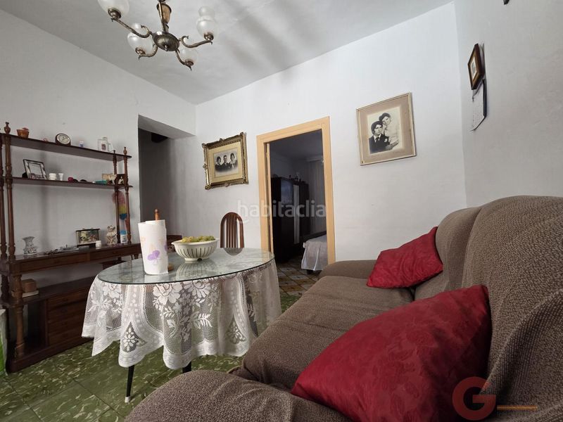 Foto f706ff26-656a-4883-8a2f-d8b984dcf081. Casa amb aparcament a Ítrabo