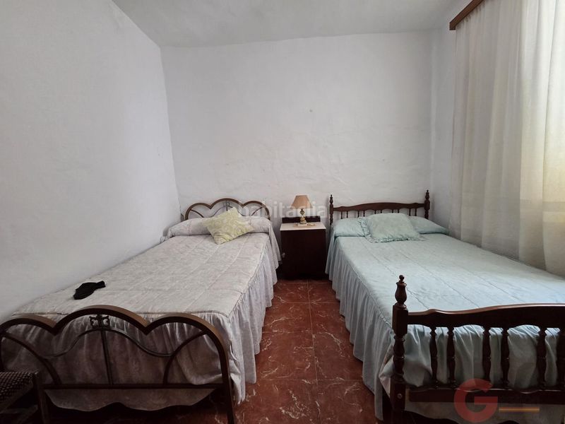 Foto f9403254-51ef-4b4e-9e1b-fe41dd59ed90. Casa amb aparcament a Ítrabo