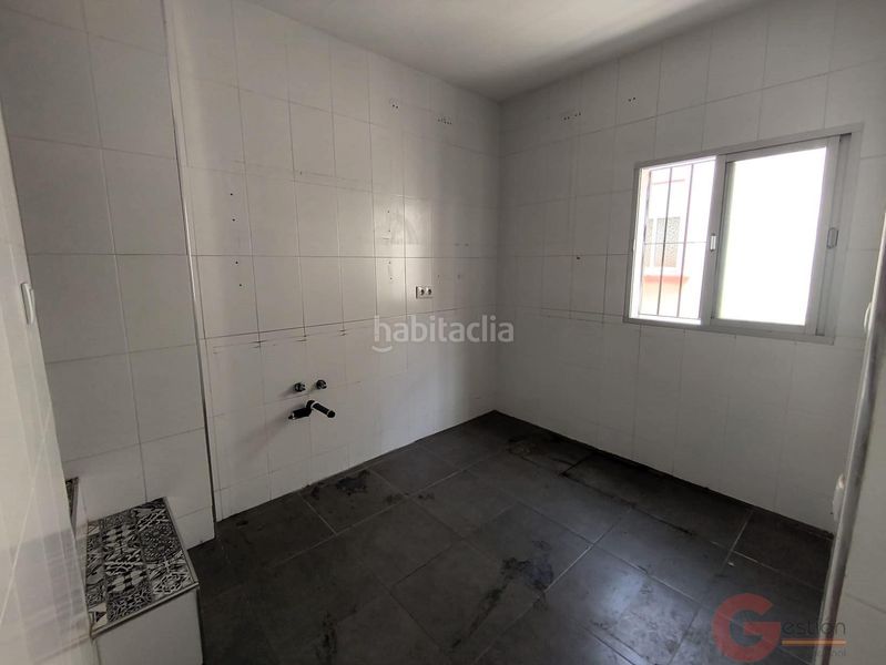 Foto 929c1a25-60bf-474b-b1da-240f7d43c1c1. Edifici a Motril ciudad Motril