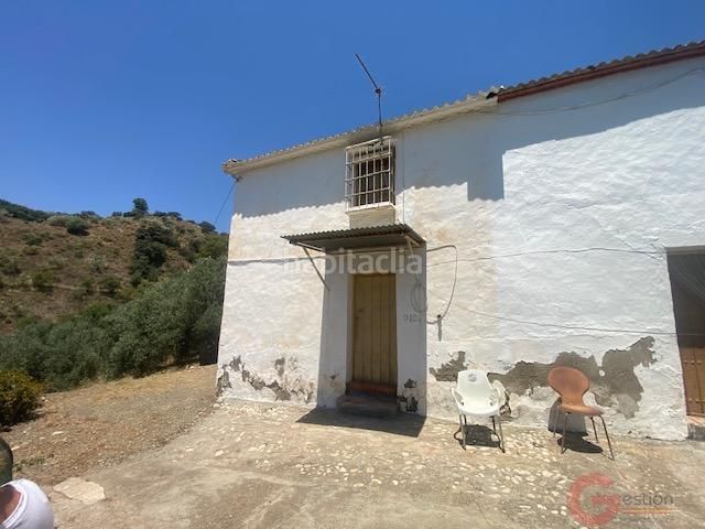 Foto a65a6059-67dc-43f4-8bd1-79c149da267a. Masia a Comares