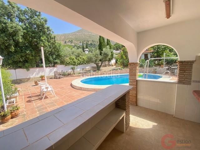 Foto 50840366-524a-4189-8afc-4b52b6e917b8. Xalet amb aparcament piscina a Cómpeta