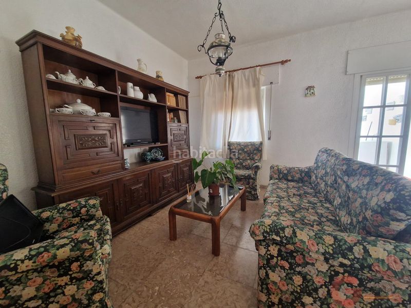 Foto 0c849de1-4702-4236-9730-8fd78a3ee4a2. Casa amb aparcament a Centro Salobreña
