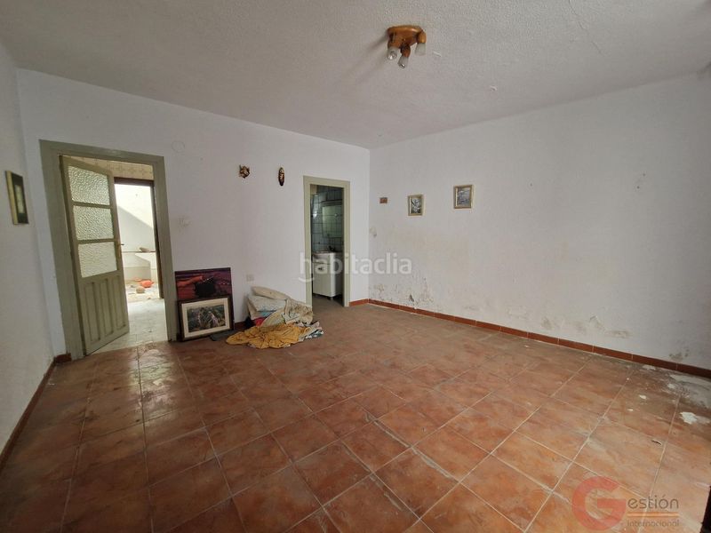 Foto 41e4a8ef-4235-4537-afc8-5ae4cd520312. Casa amb aparcament a Centro Salobreña