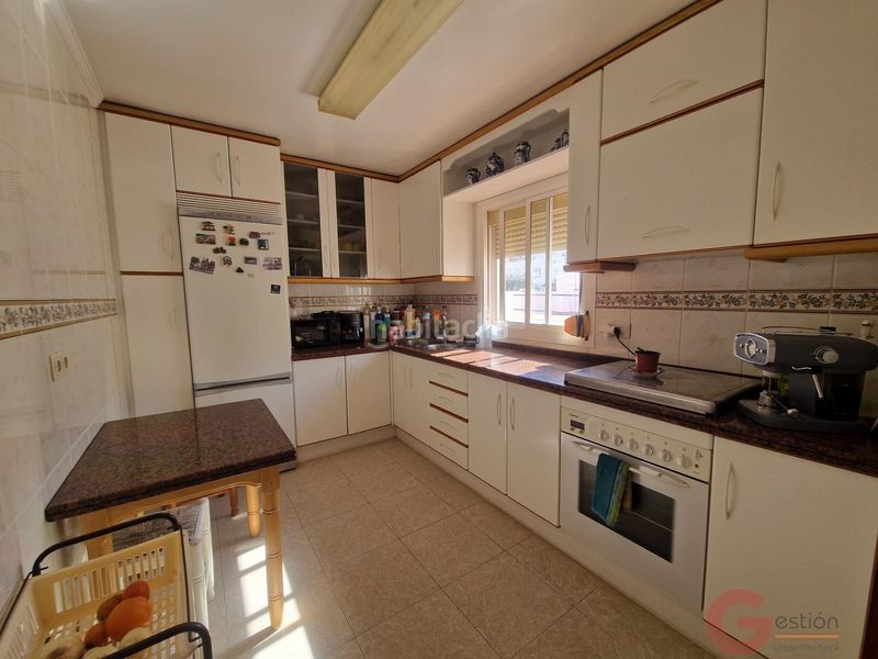 Foto ac7d3fd2-0bd0-4d20-a94a-d75cf7ea4674. Casa amb aparcament a Centro Salobreña