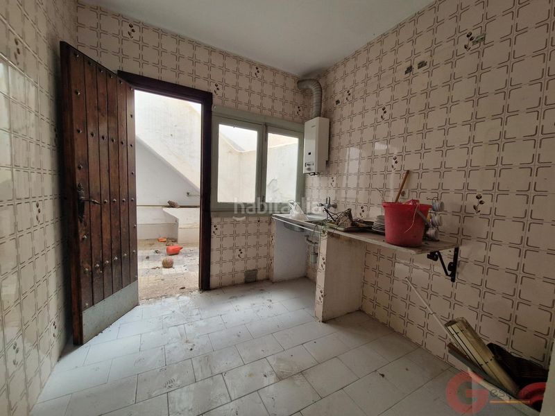 Foto e71b7236-d915-403d-a9cb-5aa4c0586534. Casa amb aparcament a Centro Salobreña