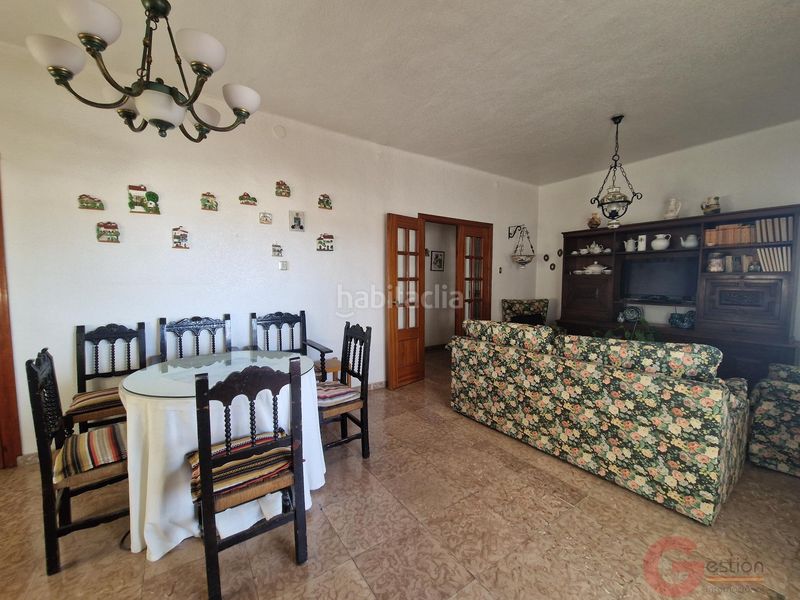 Foto f143e71e-a622-4c4a-9070-4c6c50db4f19. Casa amb aparcament a Centro Salobreña
