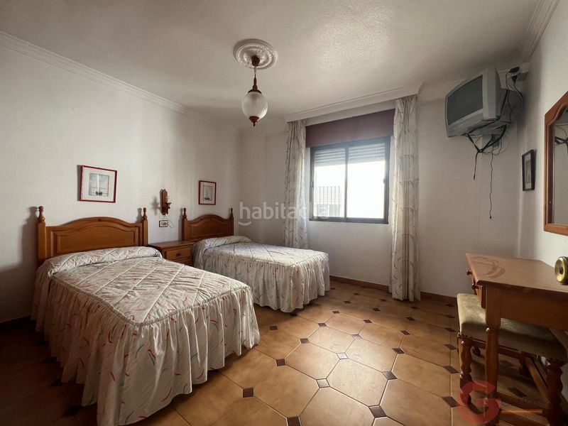 Foto 5f606ac2-a942-46d5-a55d-b1e49961464f. Edificio hotel en Centro Salobreña