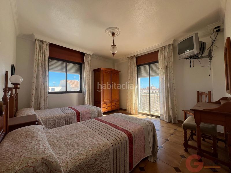 Foto ad775744-1be1-4cb9-8d95-34935abeb26a. Edificio hotel en Centro Salobreña