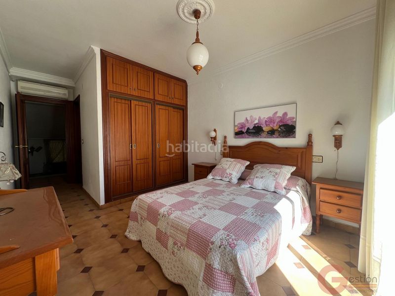 Foto cfccf864-37e7-477d-9567-c2ca9e4bc0a6. Edificio hotel en Centro Salobreña
