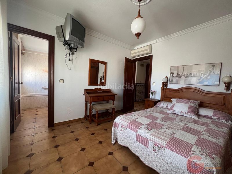 Foto dbae9e12-8b3a-47d8-aea5-f6058088e943. Edificio hotel en Centro Salobreña