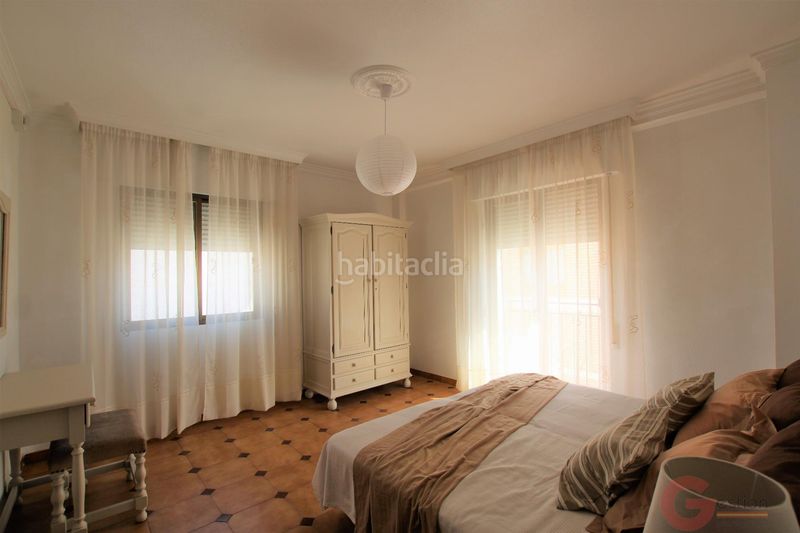 Foto fee18692-0c2f-4e43-9081-8d1c193cce8a. Edificio hotel en Centro Salobreña