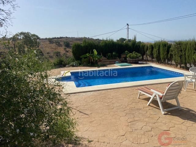 Foto ac0694a5-f7e8-4694-b6a7-f69a22733d8a. Country house with parking pool in Camino Algarrobo - Las Arenas Vélez - Málaga