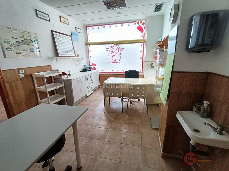 Foto ea503716-36ab-43bc-8e13-545d113aa639. Local comercial local en Centro Salobreña