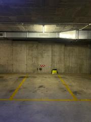 Aparcament cotxe a Montgat. Plaza de parking zona parque tranvia