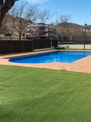 Pis  Carrer de can tries. Planta baja con terraza