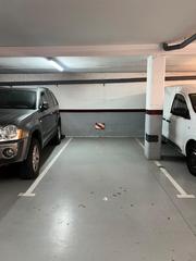 Autoparkplatz in Tiana. Plaza de parking en tiana