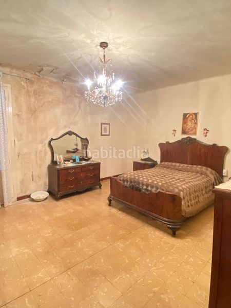 Foto b41ffeda-00d2-4b91-9589-cb3aaf1dbc0f. Casa amb xemeneia aparcament a Centre-Estació Gavà