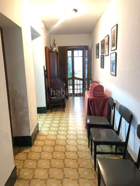 Foto b8f2ba6d-e370-4f7b-87aa-e6e6f7564401. Casa amb aparcament a Centre-Estació Gavà