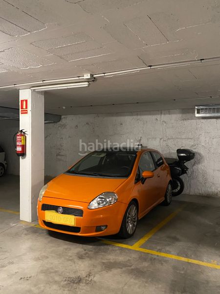 Foto dcef3476-f1c8-4716-99b4-f2f7632fe155. Autoparkplatz in carrer de jaume i 27 in Vilamarina Viladecans