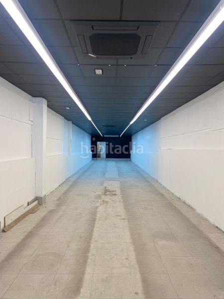 Foto b6e3e01d-845d-4e48-9f3d-e82750bcf81a. Lloguer local comercial a Centre Viladecans