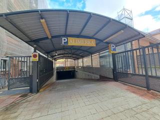 Parking voiture  Calle guinea. Amplia plaza de garaje, junto al parque de la paz.