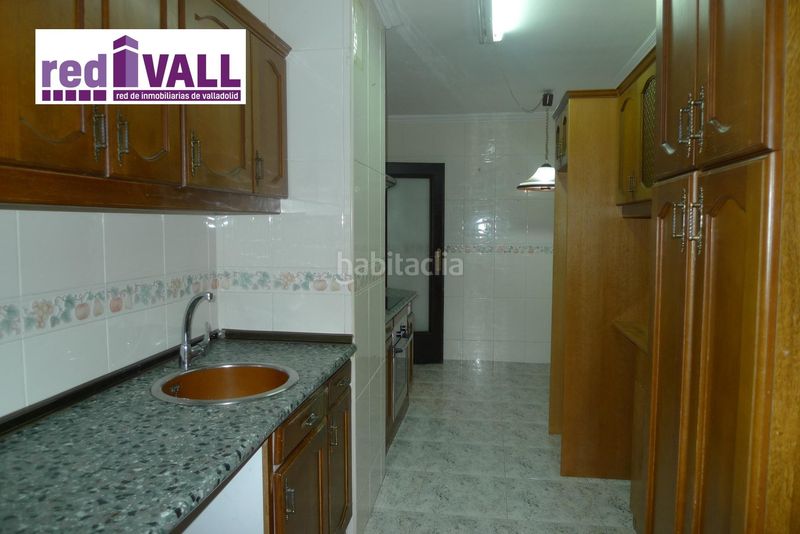 Foto e8a893f6-ba5e-431e-a406-cefaf06cf185. Pis amb calefacció aparcament a Centro Valladolid