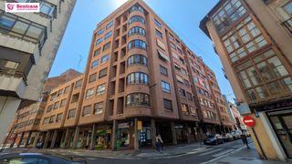Appartement  Calle pedro barruecos. Piso con terraza, garaje e infinitas posibilidades de reforma en