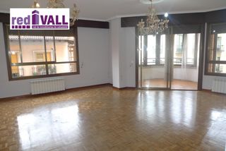 Appartamento  Calle pedro barruecos. Piso con terraza, garaje e infinitas posibilidades de reforma en