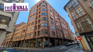Etagenwohnung  Calle pedro barruecos. Piso con terraza, garaje e infinitas posibilidades de reforma en