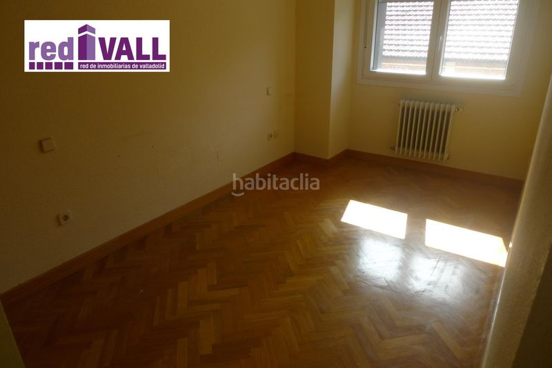 Foto a49733e0-a4a0-4652-b820-4cfe2abb7ef5. Pis amb calefacció aparcament a Huerta del Rey Valladolid