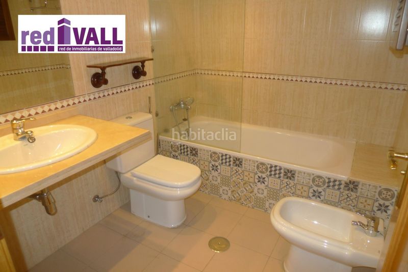 Foto b7b1eb9b-66ab-4732-ae6e-800c54d36304. Pis amb calefacció aparcament a Huerta del Rey Valladolid