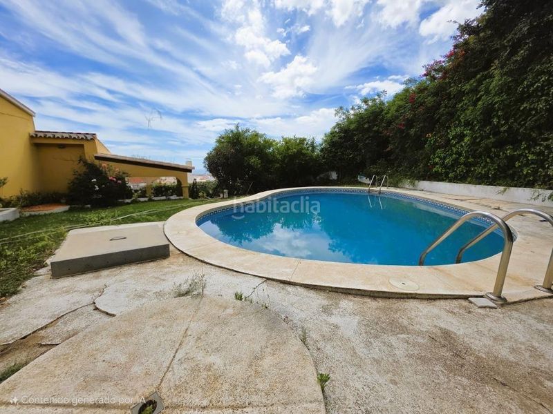 Foto f62daced-45d9-4d64-852d-e3f29c005b2a. Xalet amb aparcament piscina a El Atabal Málaga