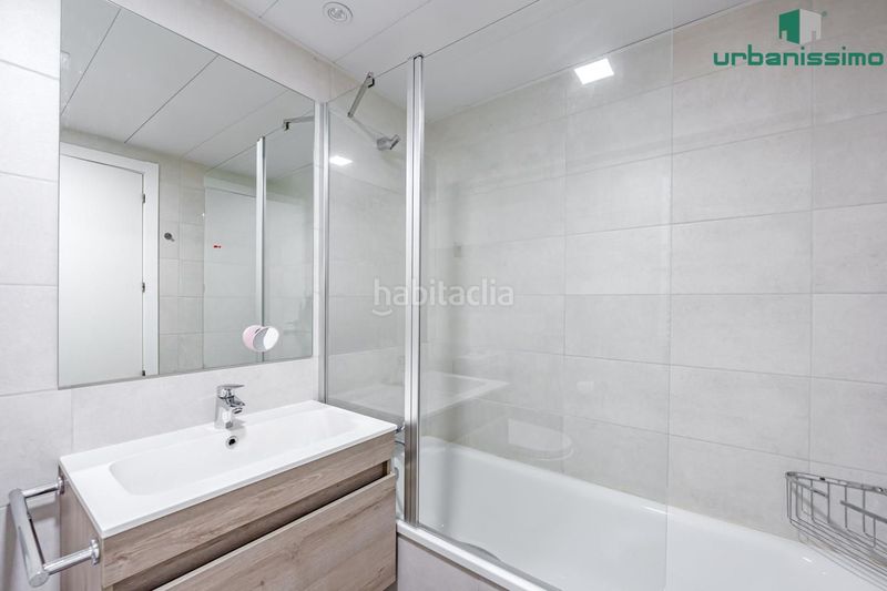 Foto be2a5865-6ef0-415f-841c-3f38733268e2. Pis amb aparcament piscina a Peñagrande Madrid