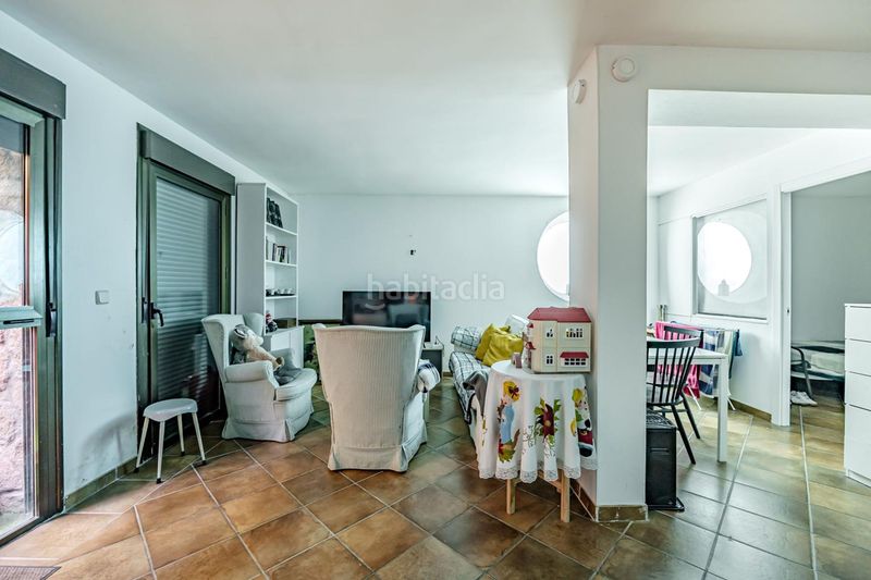 Foto 1f9773cb-78eb-4973-96d1-a93ad67141a7. Casa aparellada amb calefacció piscina a Mirasierra Madrid