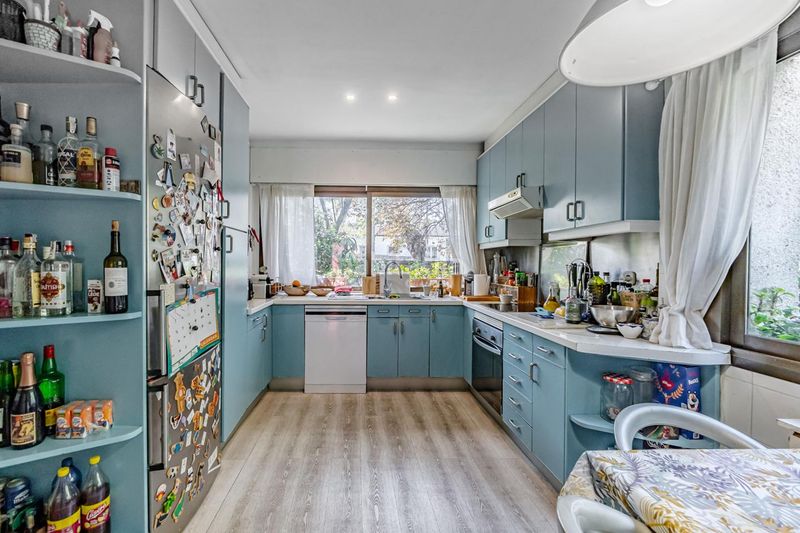 Foto 3bb687d4-3698-41c6-8153-ff1054420b70. Casa aparellada amb calefacció piscina a Mirasierra Madrid