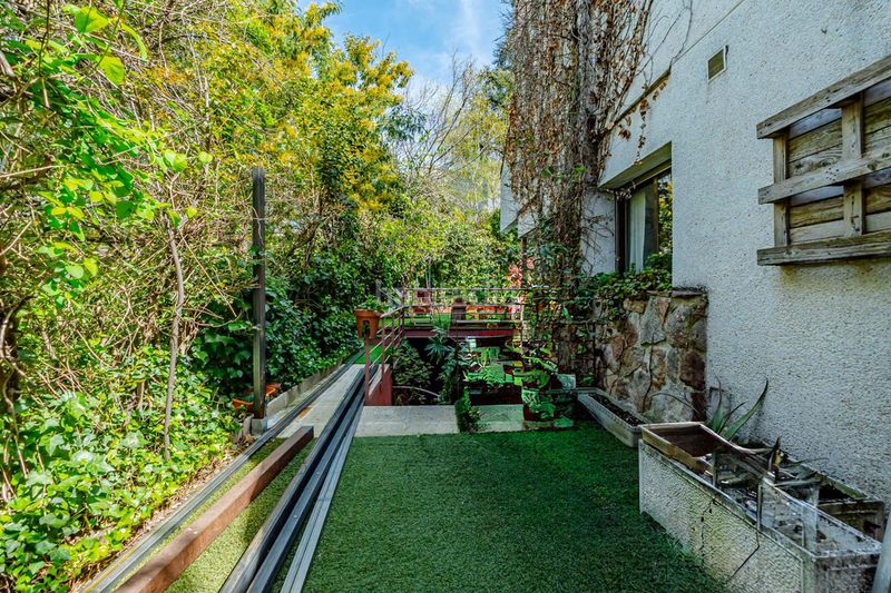 Foto 42a04ca9-fca1-48d9-9e0b-def6e390a6b3. Casa aparellada amb calefacció piscina a Mirasierra Madrid