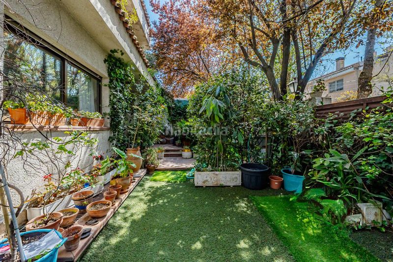 Foto 4daf4aec-55ee-426e-b123-cbf5535d97d7. Casa aparellada amb calefacció piscina a Mirasierra Madrid