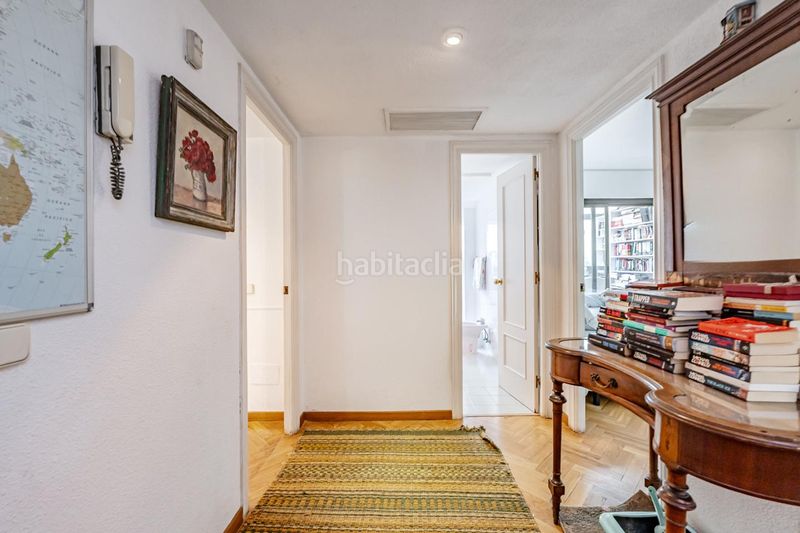 Foto 59cdff6d-a215-4b51-99ae-8a0eb7fd6a50. Casa aparellada amb calefacció piscina a Mirasierra Madrid