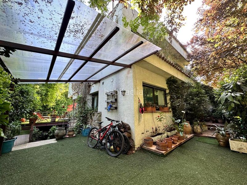 Foto 788693d9-32b6-4bd4-a073-9a455ca5bbf7. Casa aparellada amb calefacció piscina a Mirasierra Madrid