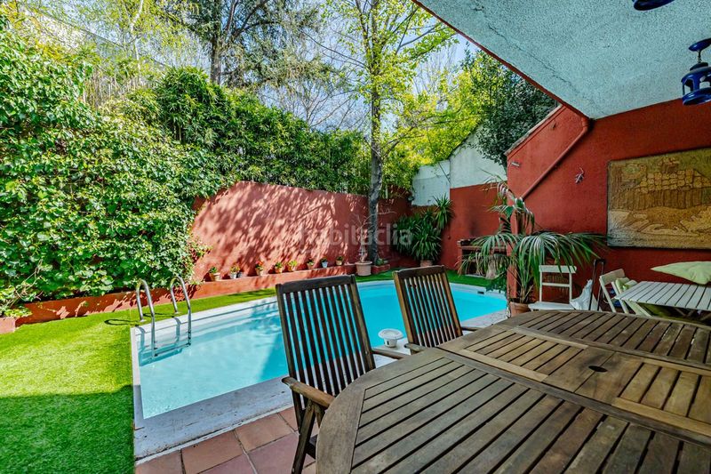 Foto 93c45cbc-0461-4070-ab33-38642de57e8d. Casa aparellada amb calefacció piscina a Mirasierra Madrid
