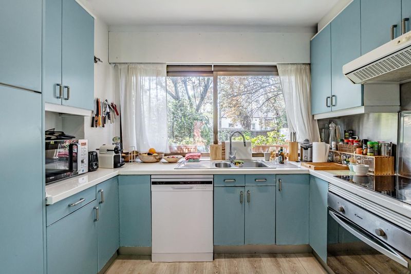 Foto 9e7371d9-2773-4cc6-9f0c-dfc3d2dbb293. Casa aparellada amb calefacció piscina a Mirasierra Madrid