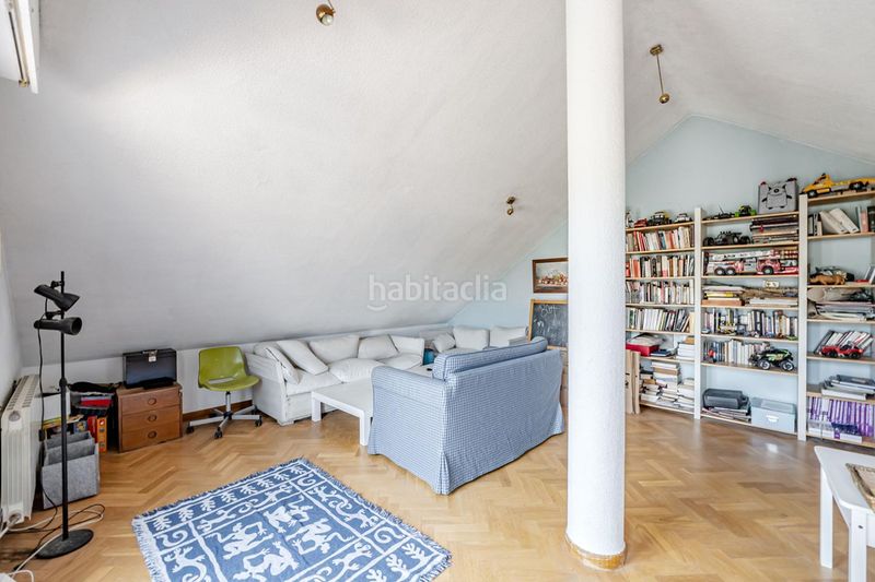 Foto af1c985a-6153-49b3-bb7d-017dd67e7368. Casa aparellada amb calefacció piscina a Mirasierra Madrid